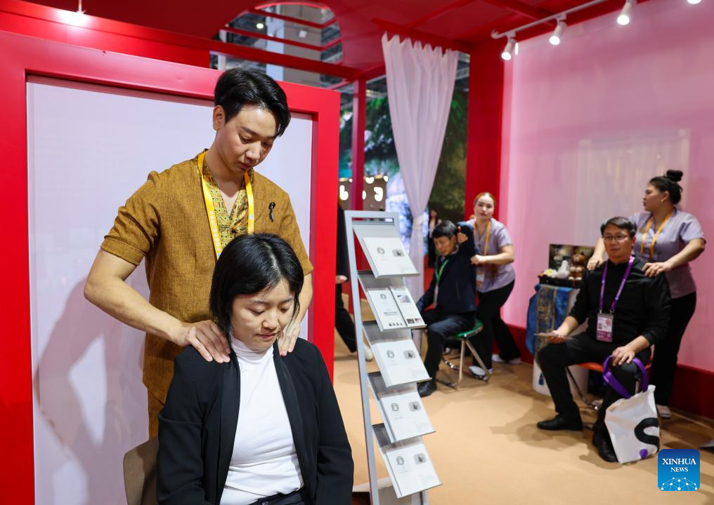 8th CIIE opens in Shanghai with record high number of exhibitors