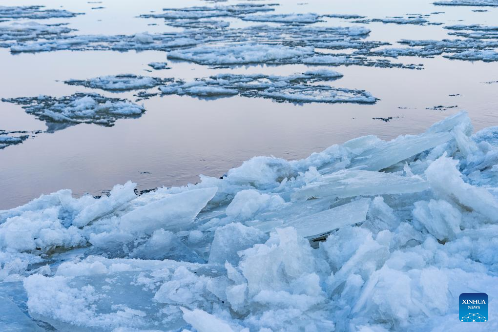 In pics: drifting ice in Jiayin section of China's Heilongjiang River