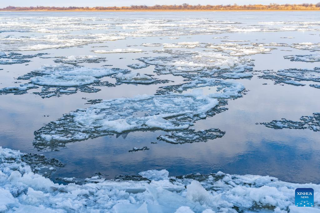 In pics: drifting ice in Jiayin section of China's Heilongjiang River