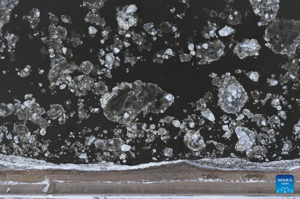 In pics: drifting ice in Jiayin section of China's Heilongjiang River