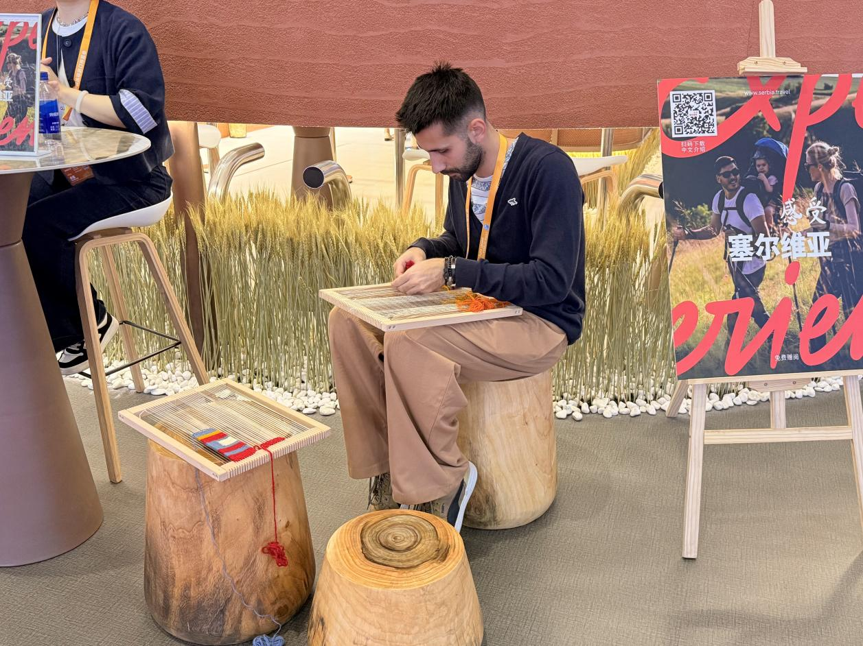Serbia makes 8th appearance at CIIE, drawing crowds with unique traditional design and cuisine