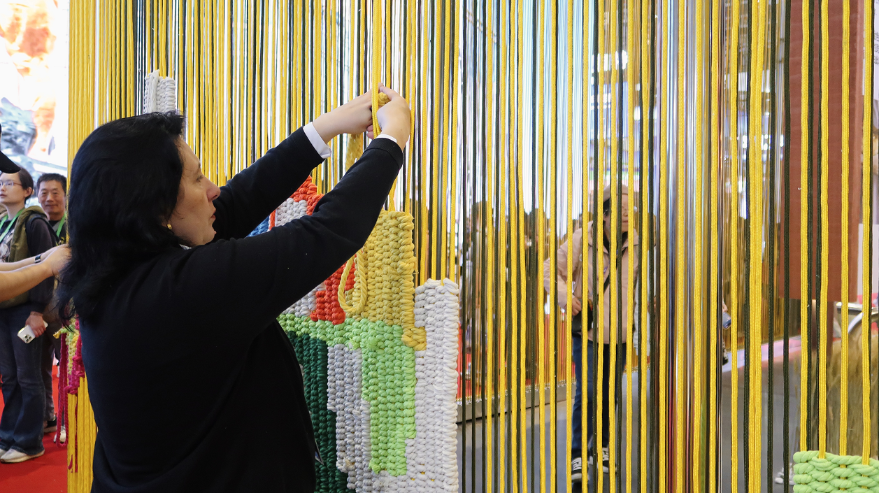 Serbia makes 8th appearance at CIIE, drawing crowds with unique traditional design and cuisine