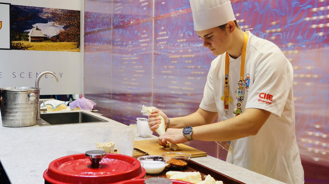 Serbia makes 8th appearance at CIIE, drawing crowds with unique traditional design and cuisine