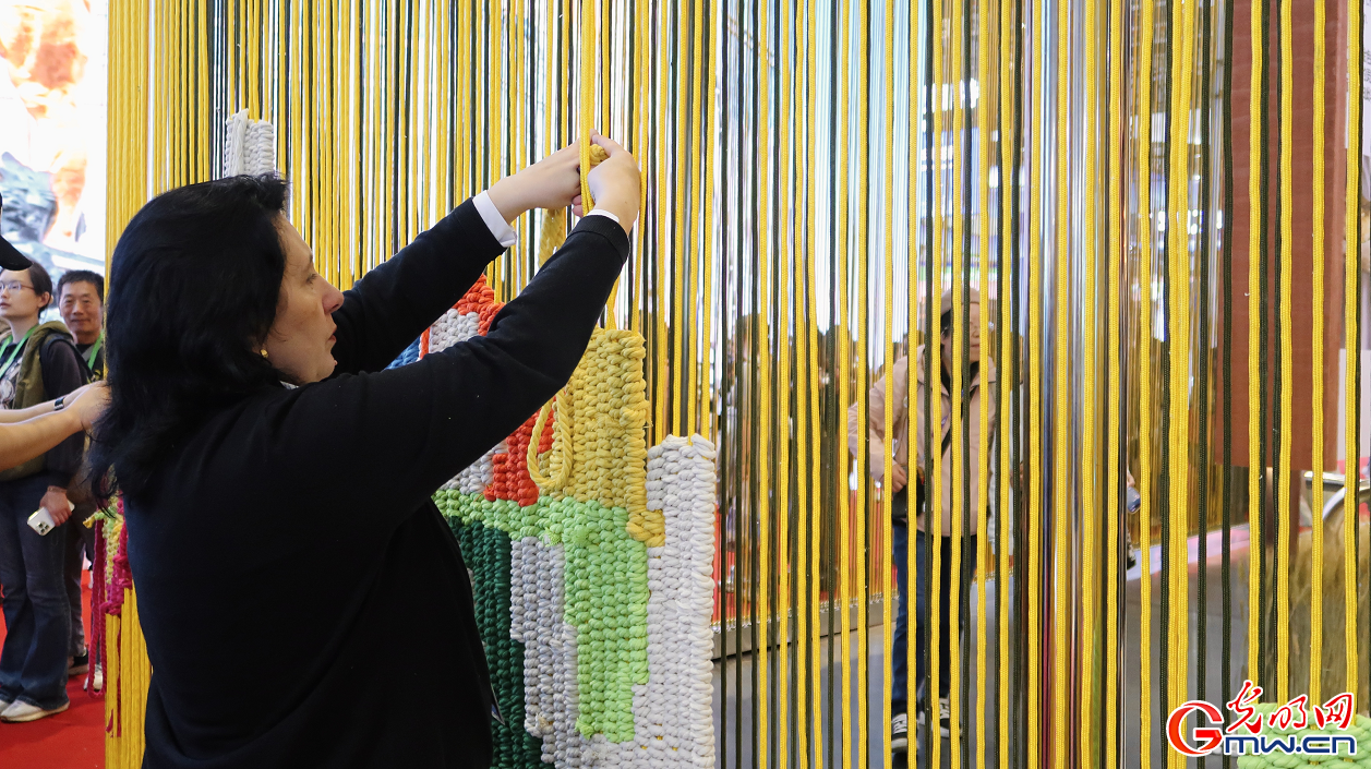 Serbia makes 8th appearance at CIIE, drawing crowds with unique traditional design and cuisine