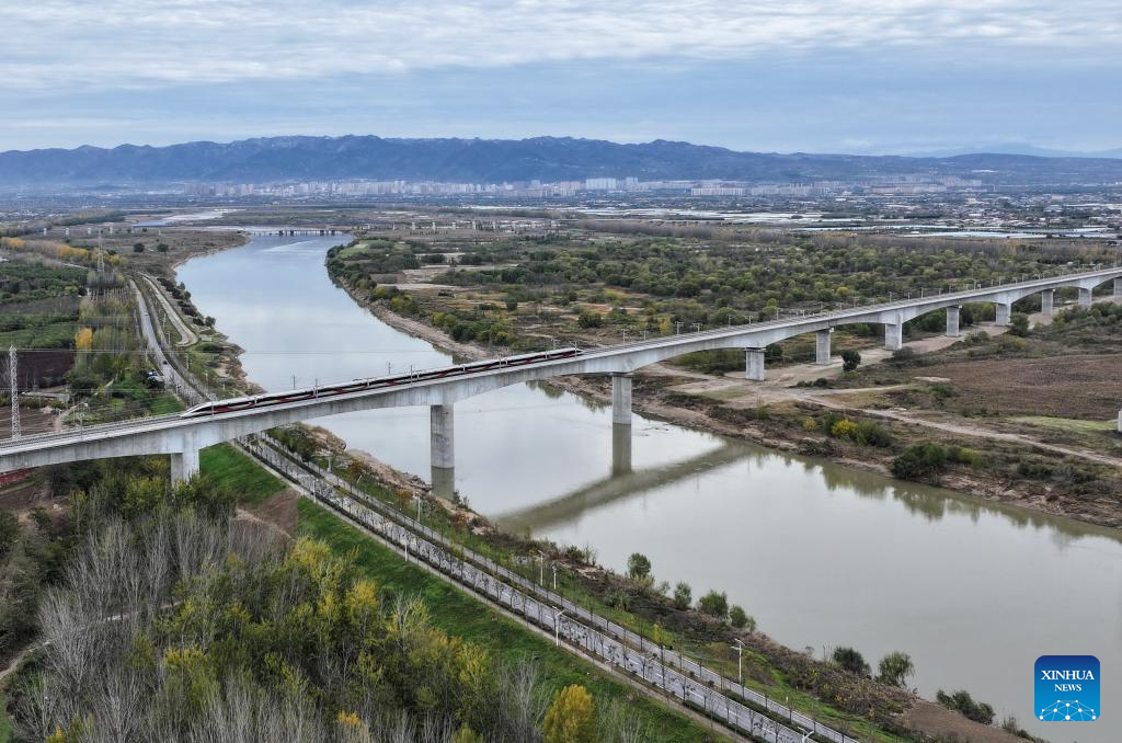 High-speed rail linking China's old revolutionary base with Xi'an begins trial operation
