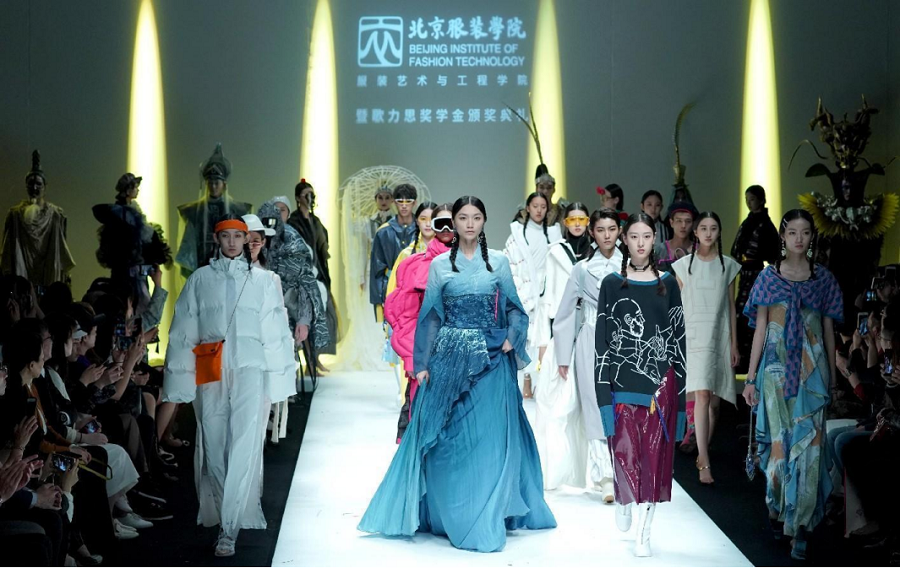 Beijing Women and Children Development Demonstration Base: Silk Street