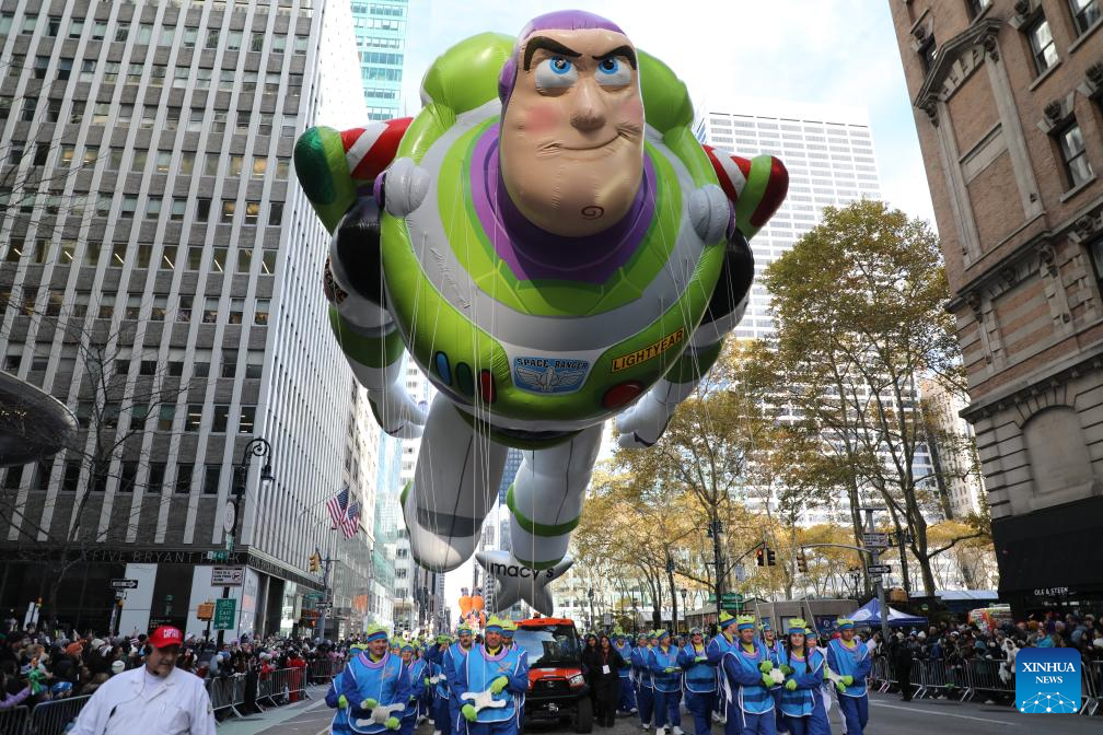 U.S. Thanksgiving Day parade draws millions in New York