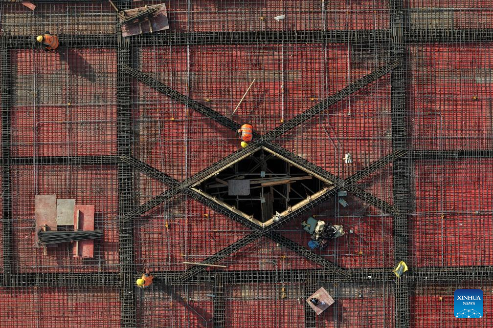 Huaibei West Railway Station in E China's Anhui under construction