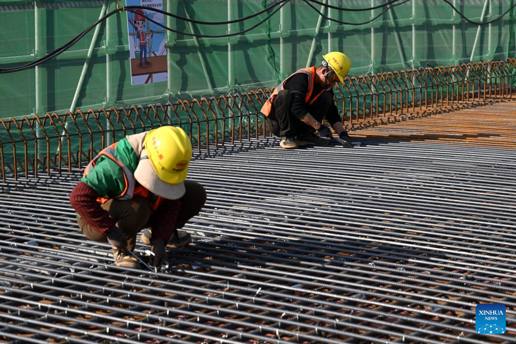 Huaibei West Railway Station in E China's Anhui under construction