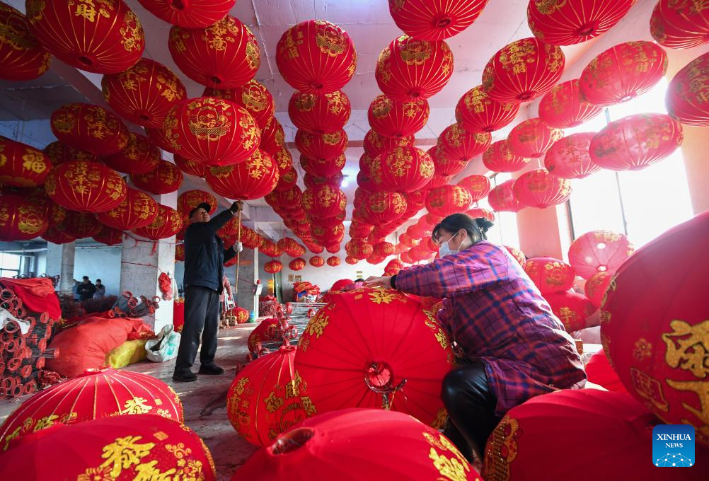 Palace lantern factory busy preparing for orders in N China