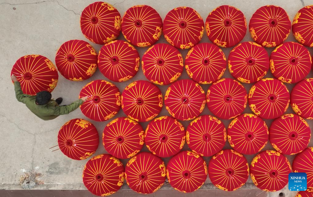 Palace lantern factory busy preparing for orders in N China