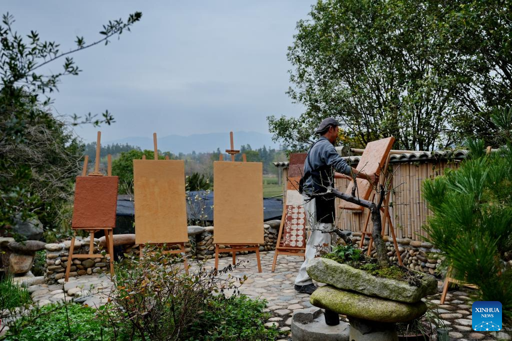 Wuyi rock pigment painting in China's Fujian infuses modern artistic elements into tradition