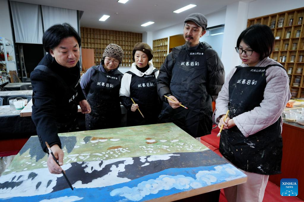 Wuyi rock pigment painting in China's Fujian infuses modern artistic elements into tradition