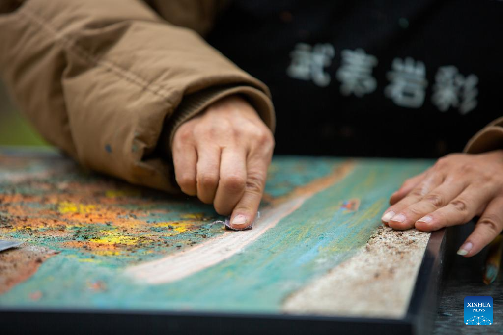 Wuyi rock pigment painting in China's Fujian infuses modern artistic elements into tradition