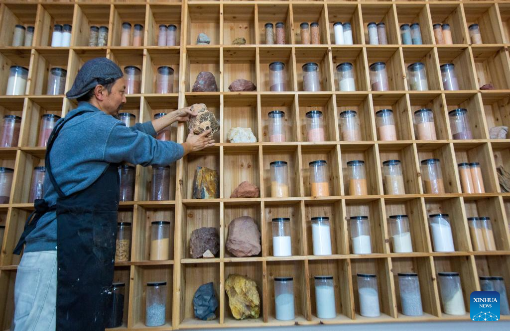 Wuyi rock pigment painting in China's Fujian infuses modern artistic elements into tradition