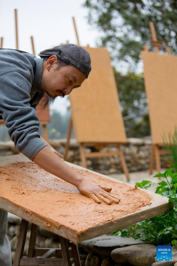 Wuyi rock pigment painting in China's Fujian infuses modern artistic elements into tradition