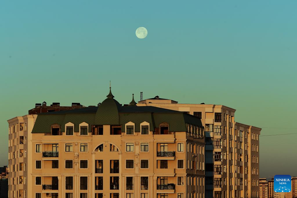 Super moon observed around world