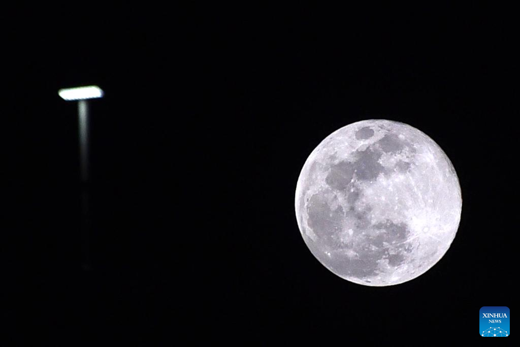 Super moon observed around world