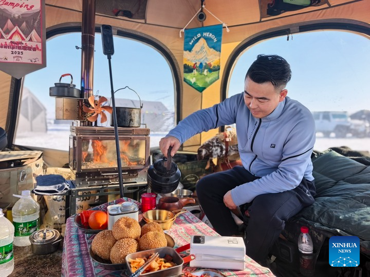 Camping carnival turns up winter rural tourism heat in NE China