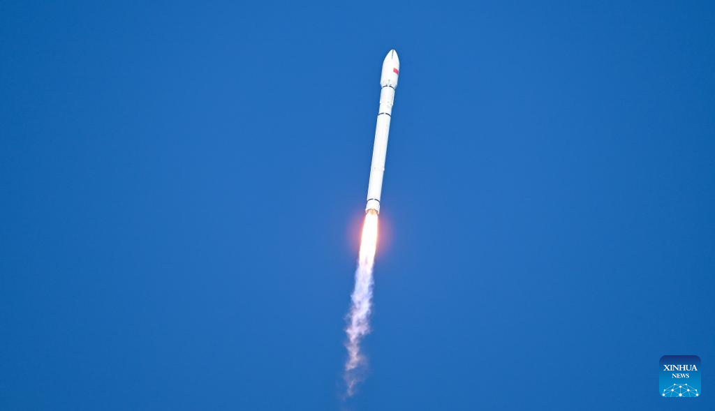 China launches new internet satellite group