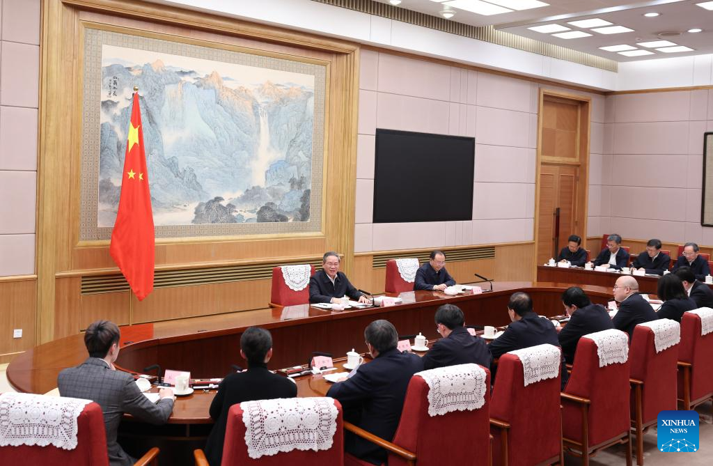 Chinese premier chairs symposium to solicit opinions on draft gov't work report, five-year plan