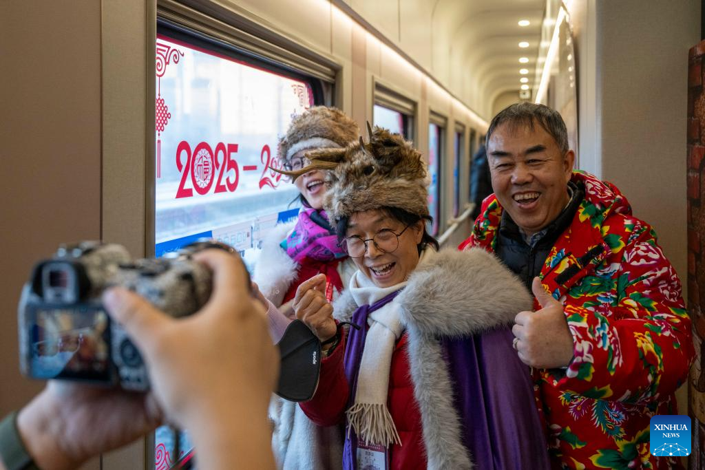 Themed tourism train featuring travel photography services inaugurated in Harbin
