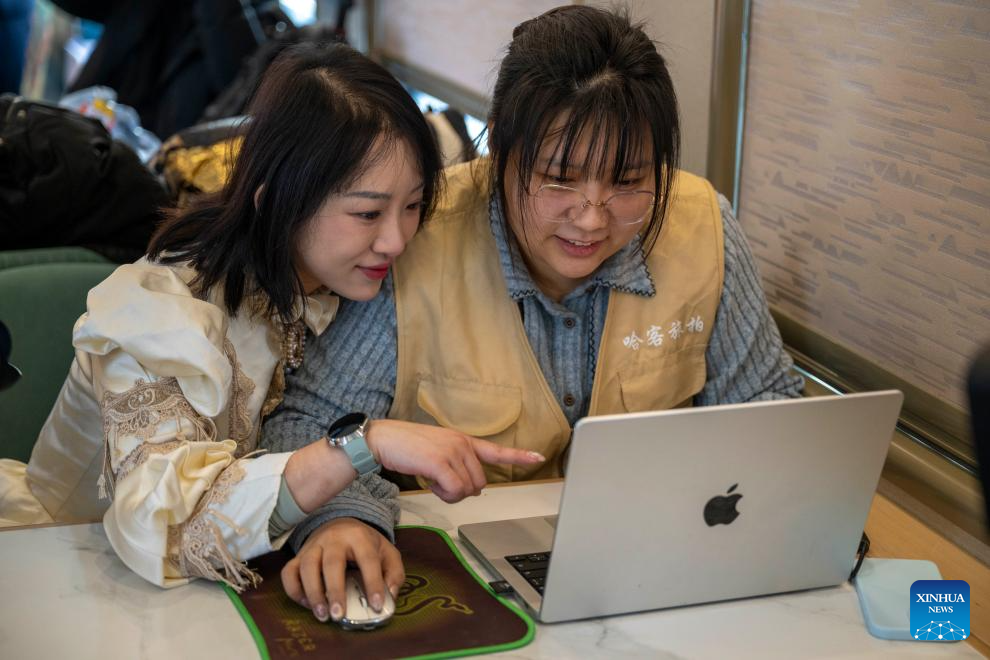 Themed tourism train featuring travel photography services inaugurated in Harbin