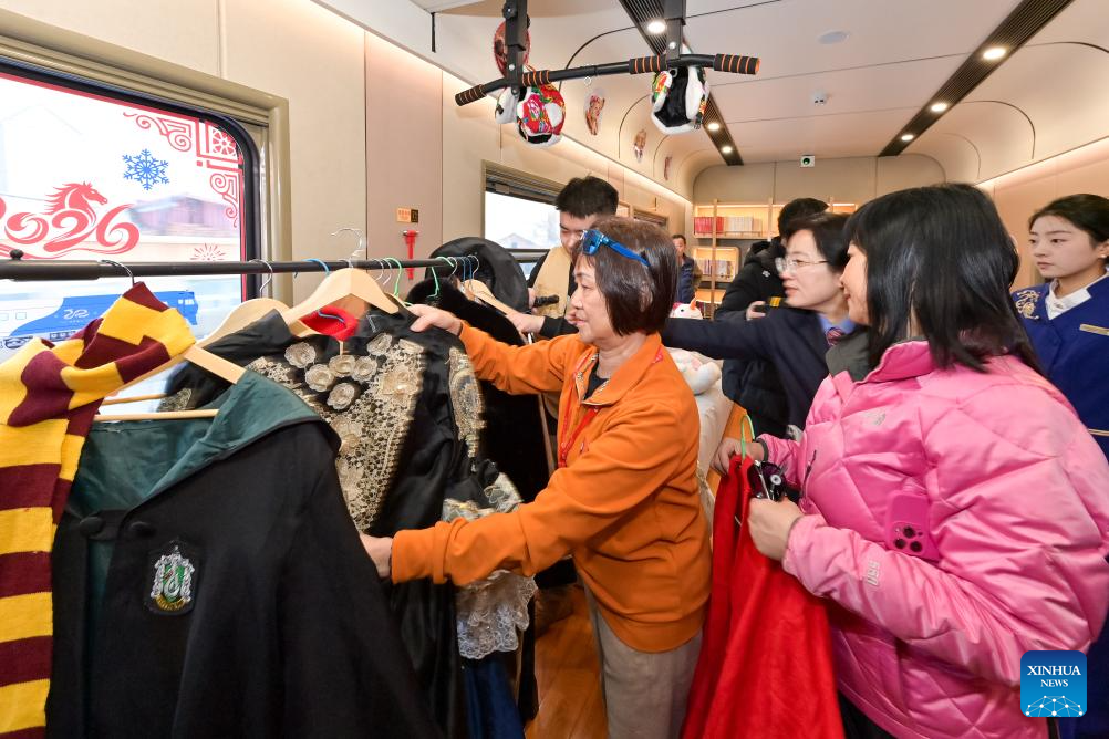 Themed tourism train featuring travel photography services inaugurated in Harbin