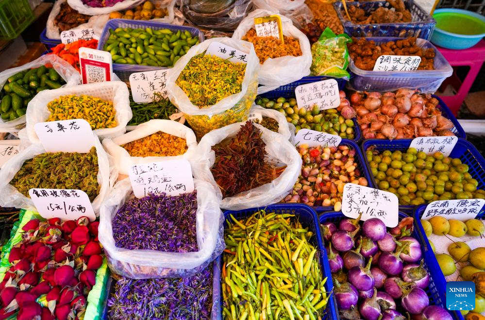 View of Daguan Zhuanxin farmers' market in Kunming