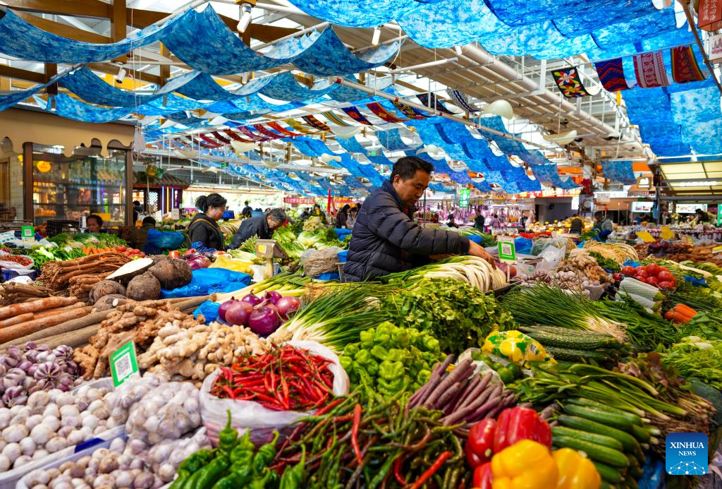 View of Daguan Zhuanxin farmers' market in Kunming