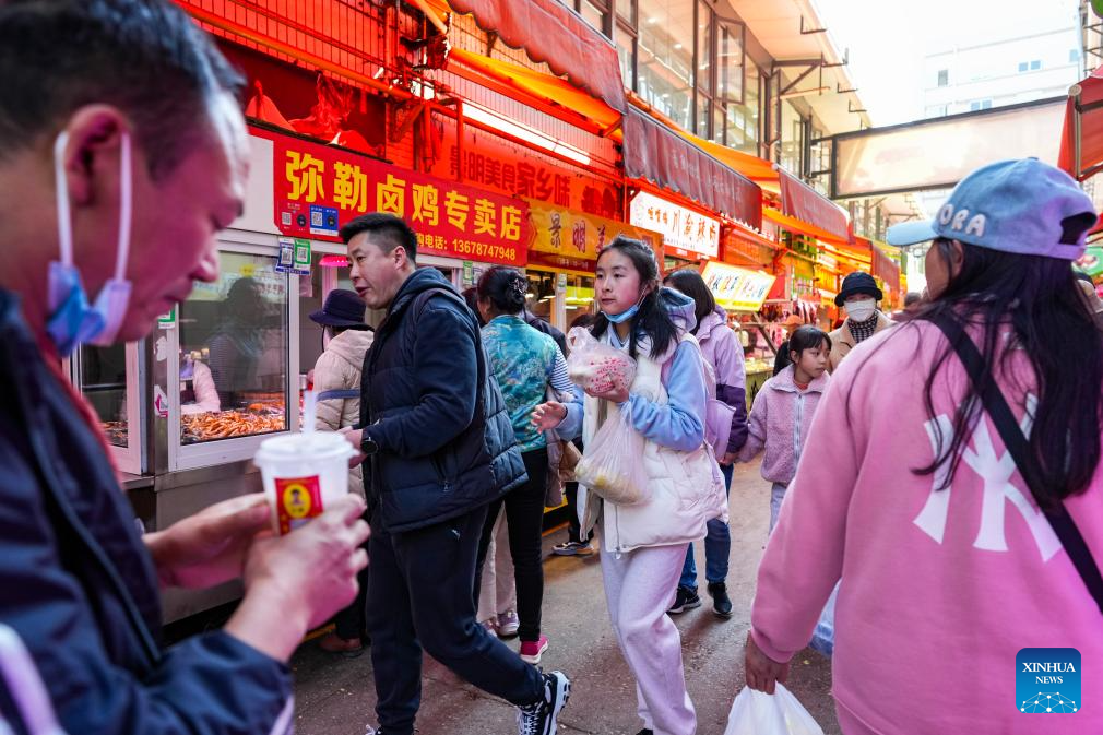 View of Daguan Zhuanxin farmers' market in Kunming