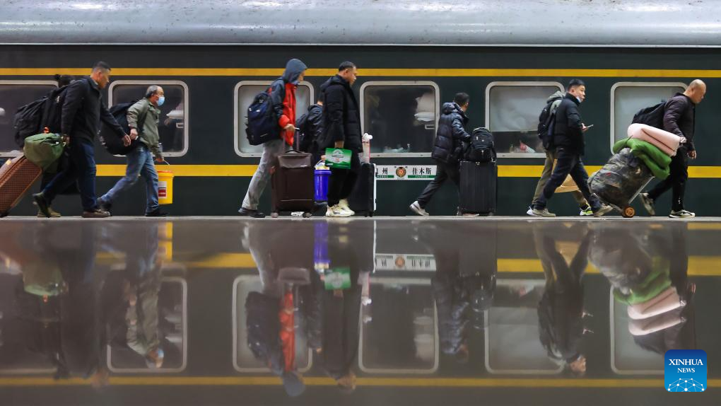 China's annual Spring Festival travel rush begins