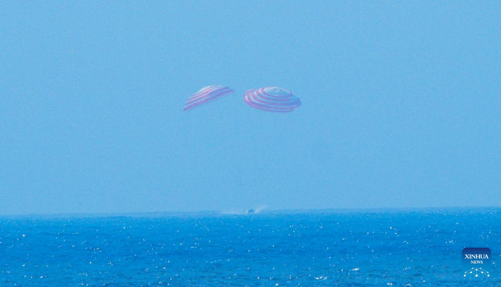 Return capsule of China's new Mengzhou spacecraft splashes down safely