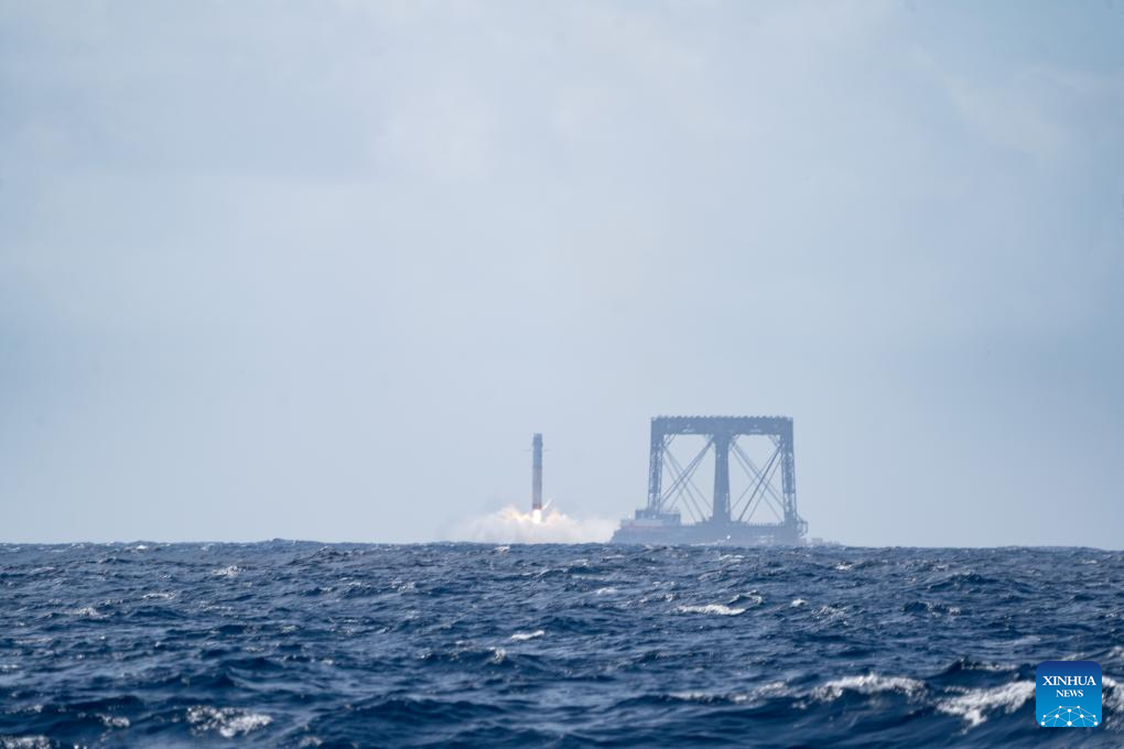 Return capsule of China's new Mengzhou spacecraft splashes down safely