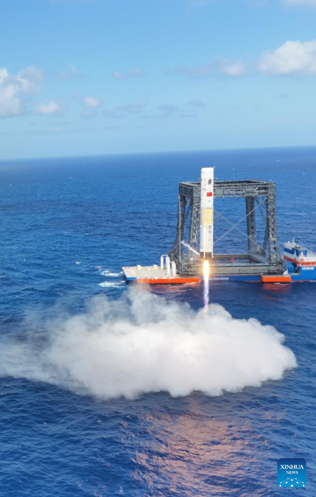 Return capsule of China's new Mengzhou spacecraft splashes down safely