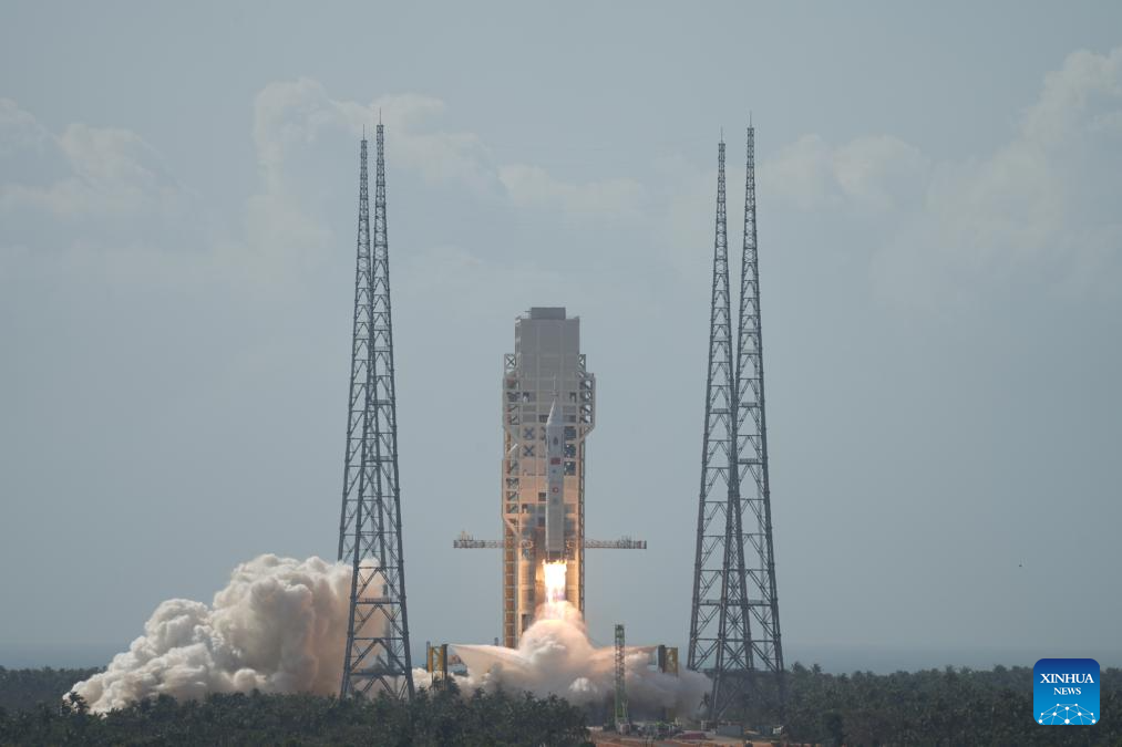 Return capsule of China's new Mengzhou spacecraft splashes down safely