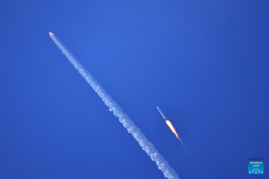 Return capsule of China's new Mengzhou spacecraft splashes down safely