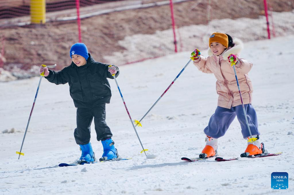 People embrace joy of ice and snow-themed activities across China during Spring Festival holiday