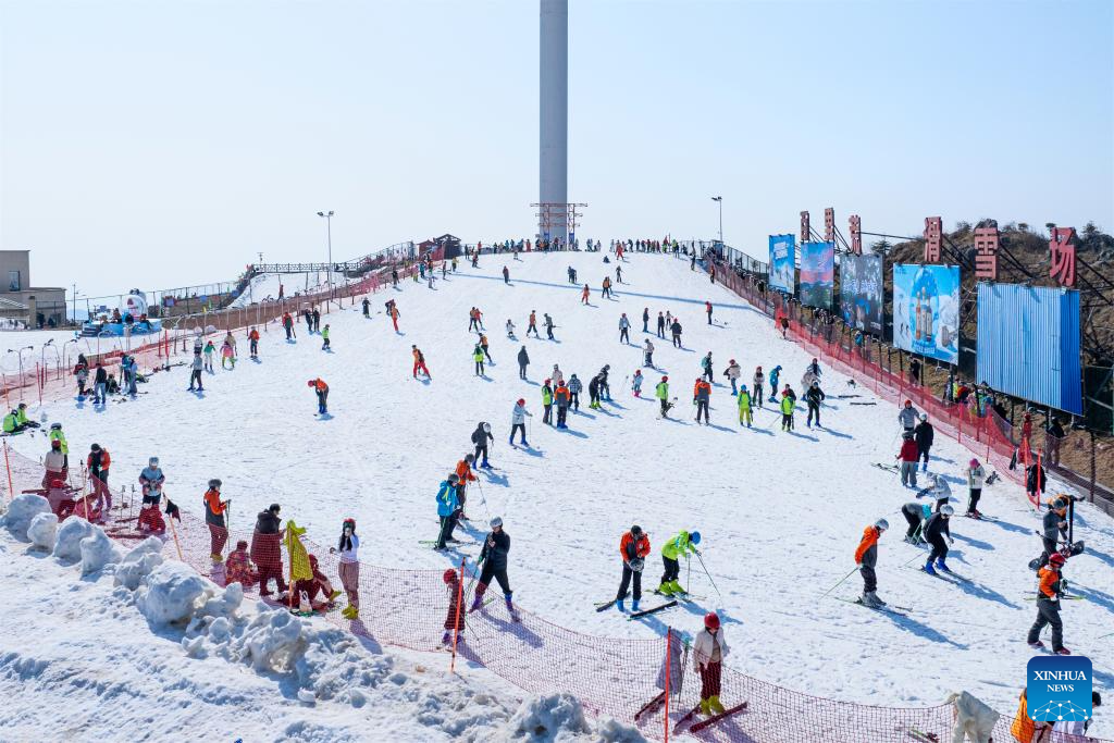 People embrace joy of ice and snow-themed activities across China during Spring Festival holiday