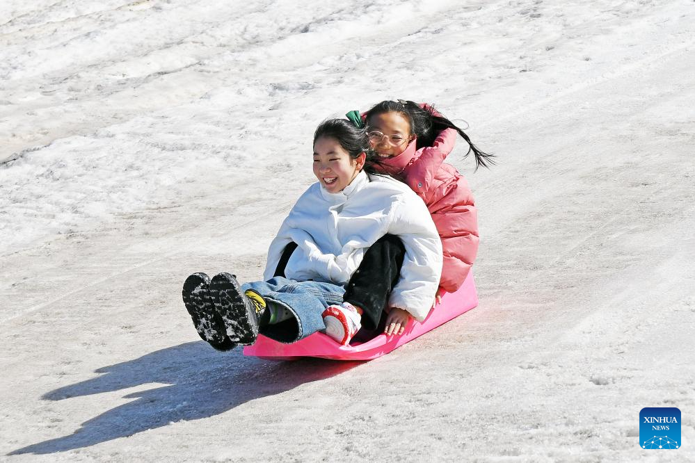 People embrace joy of ice and snow-themed activities across China during Spring Festival holiday