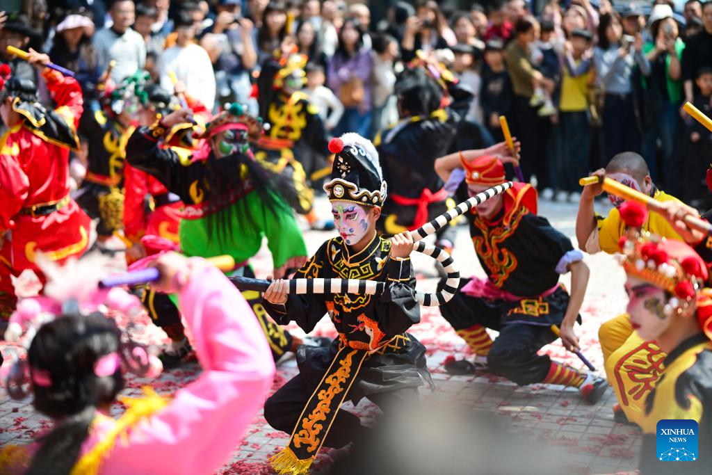 Yingge dance staged in S China's Guangdong to convey best wishes for new year