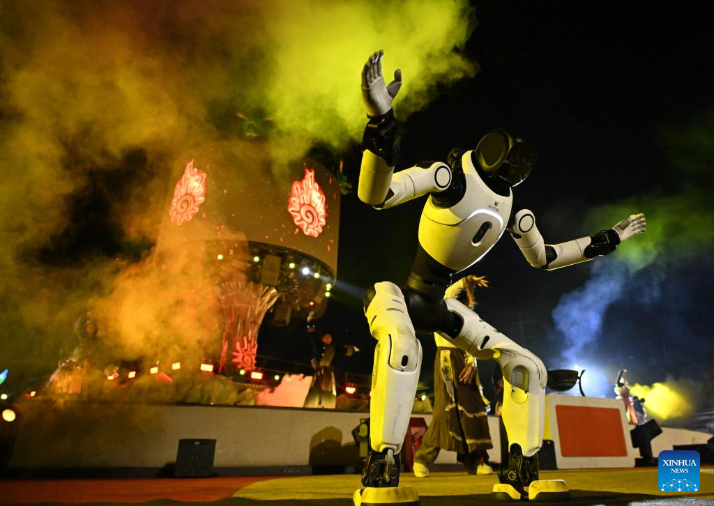 Humanoid robot performs at scenic area in Qingdao, E China's Shandong