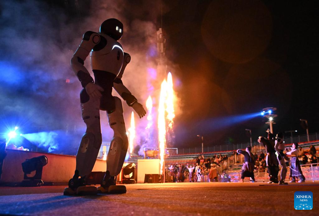 Humanoid robot performs at scenic area in Qingdao, E China's Shandong