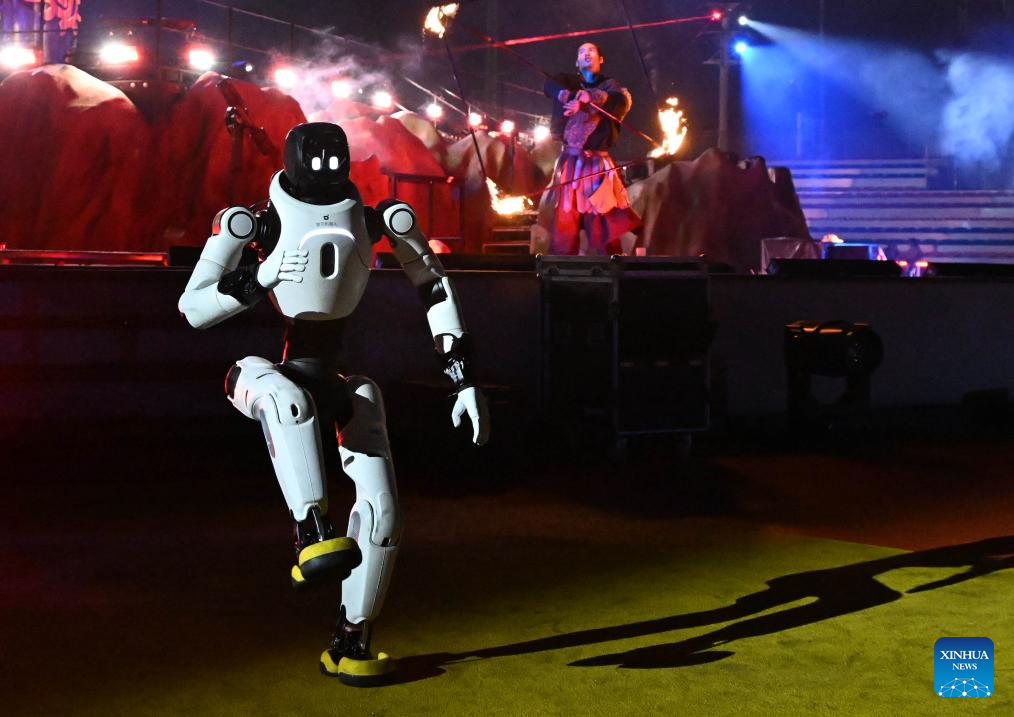 Humanoid robot performs at scenic area in Qingdao, E China's Shandong