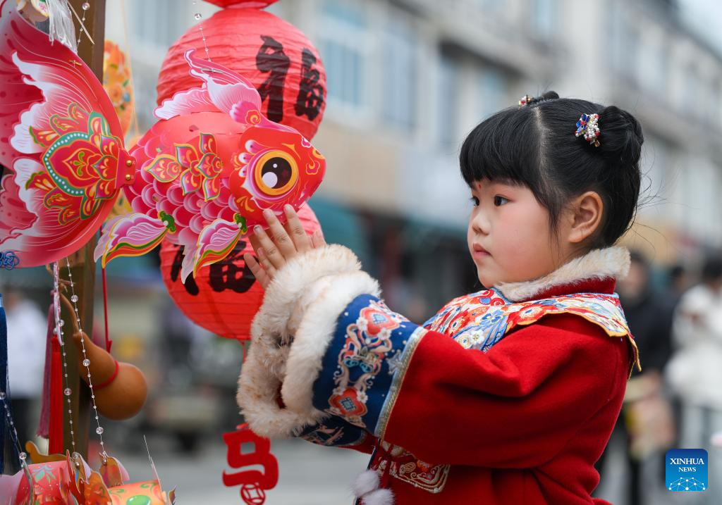 Various activities held across China to celebrate Lantern Festival