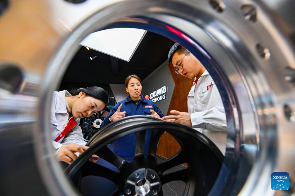 NPC deputy conveys industrial voices from grassroots