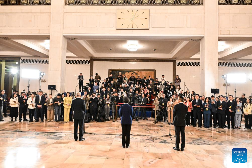 CPPCC members attend group interview before 2nd plenary meeting
