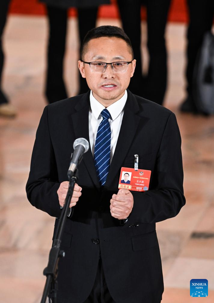 CPPCC members attend group interview before 2nd plenary meeting