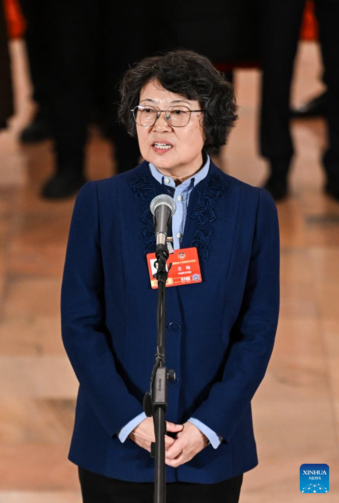 CPPCC members attend group interview before 2nd plenary meeting