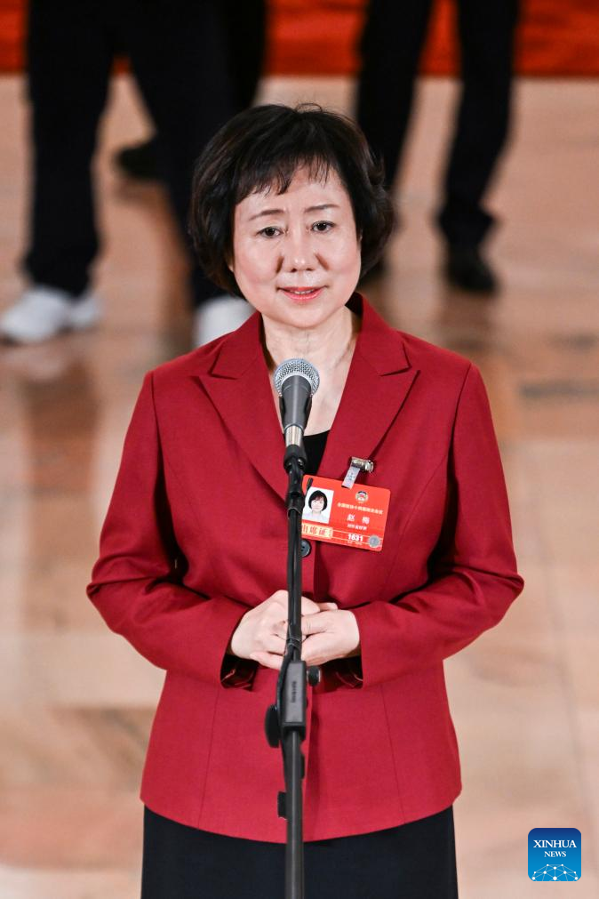 CPPCC members attend group interview before 2nd plenary meeting